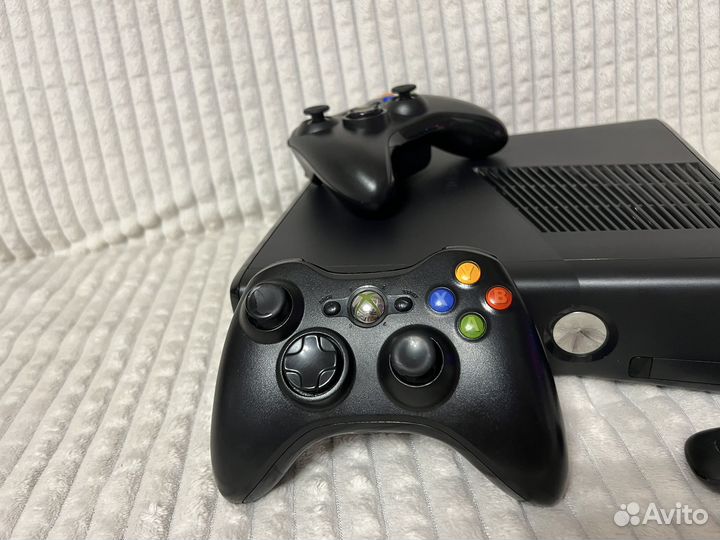 Xbox 360 250Gb FreeBooot 30 Игр 2 Джойстика