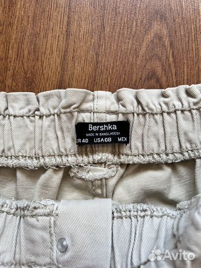 Белые и черные штаны bershka