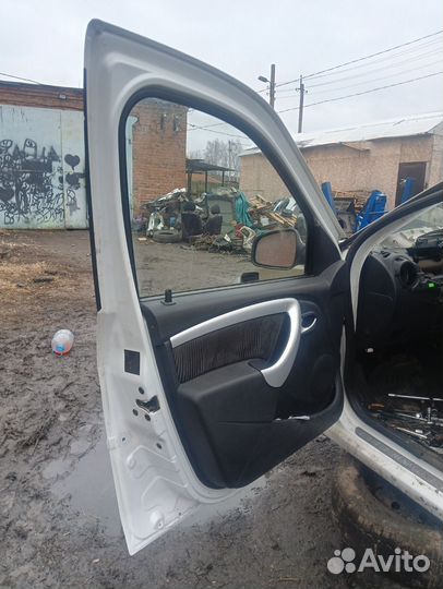 Двери передние Renault Logan 2013