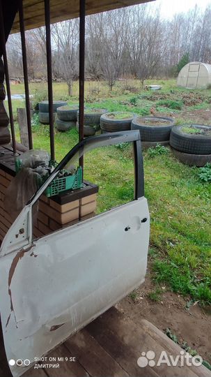 Левая дверь на toyota probox