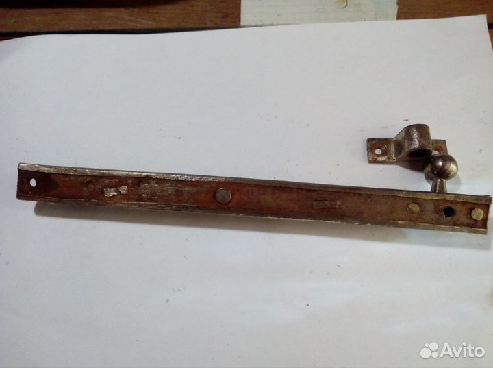 Старинный оконный шпингалет