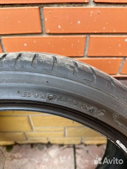 Bridgestone Potenza S001 245/40 R19 и 275/35 R19 100Y