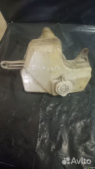 Бачек стеклоомывателя Mitsubishi Diamante