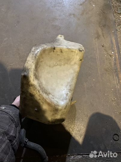 Бачок омывателя и расширительный volvo 440