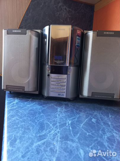 Музыкальный центр Samsung MM-ZL7 с лифтом