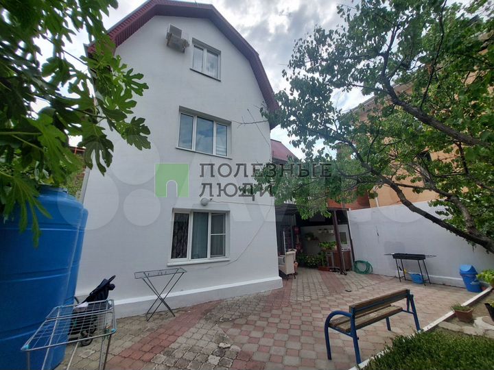 Дом 263 м² на участке 4 сот.