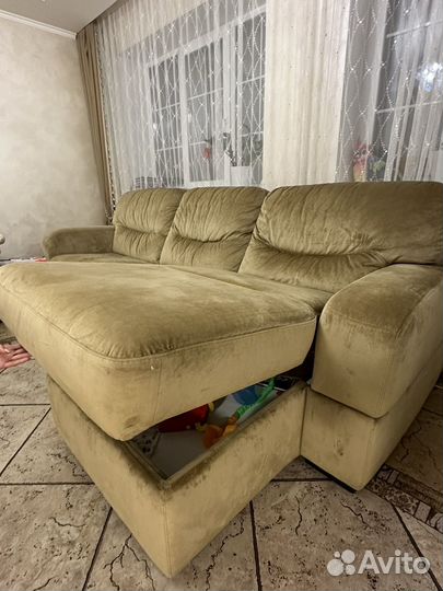 Диван с оттоманкой