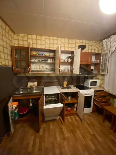 3-к. квартира, 84 м², 1/2 эт.