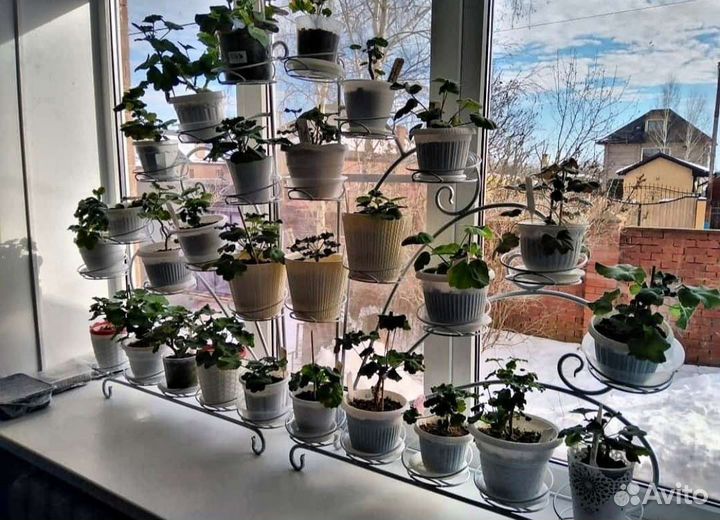 Кованая подставка на 28 горшков