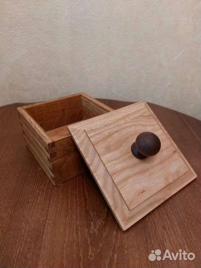Деревянная шкатулка