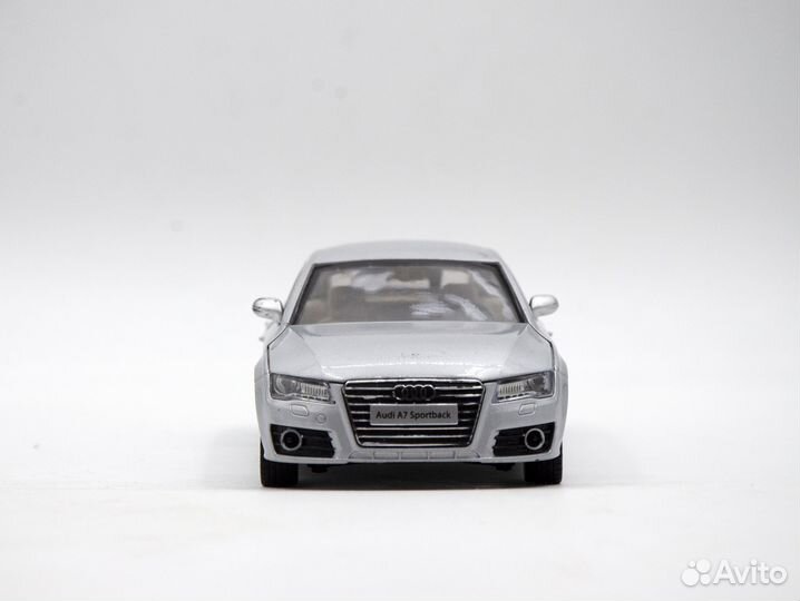 Машинка Audi A7 Sportback 1:24