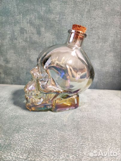 Бутылка стеклянная череп