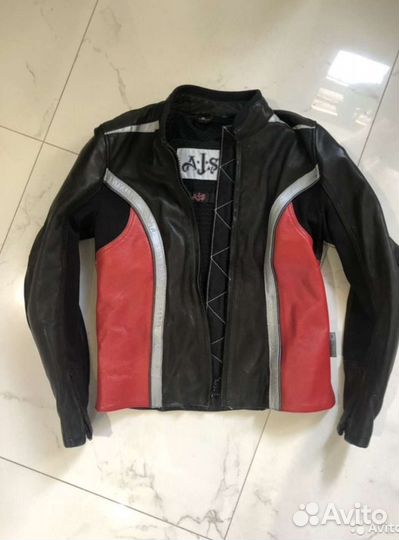 Мотокуртка кожаная женская 38