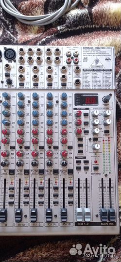 Микшерный пульт behringer