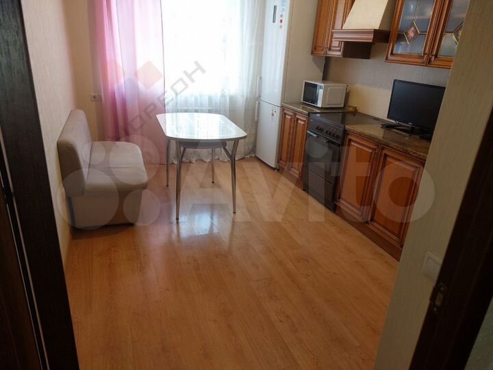 2-к. квартира, 60 м², 2/14 эт.