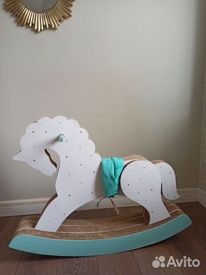Лошадь игрушка качалка дерево