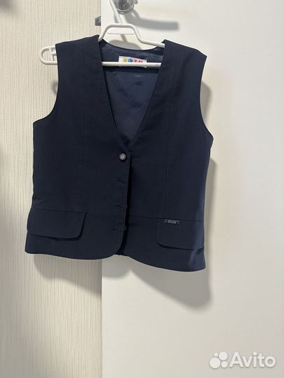 Жилетка с блузкой