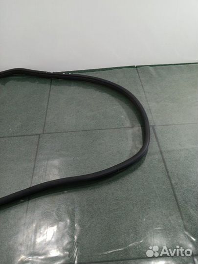 Уплотнитель проема двери передний левый