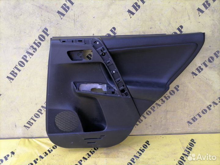 Обшивка двери задней правой Toyota Rav4 40