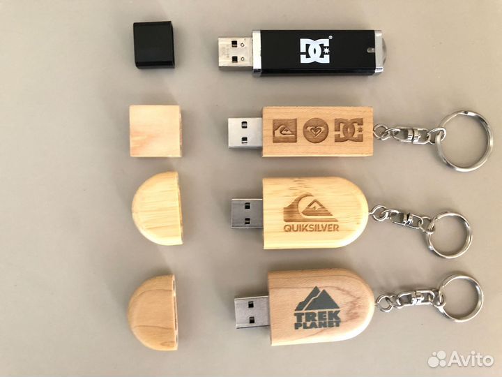Флешка брелок DC shoes Quicksilver Trek Planet