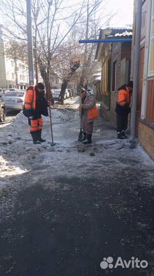 Уборка снега вручную