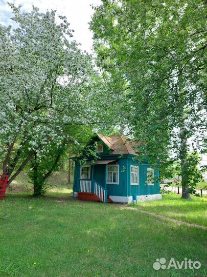 Домики на берегу реки