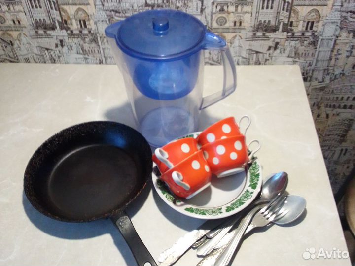 Посуда,коврик отдам за 2 кг сахара