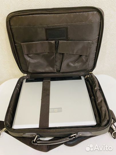 Вместительная сумка для ноутбука