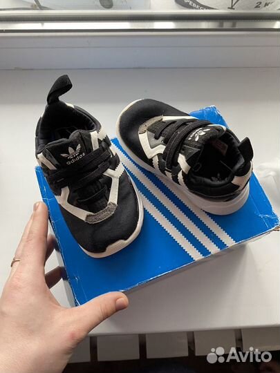 Кроссовки adidas