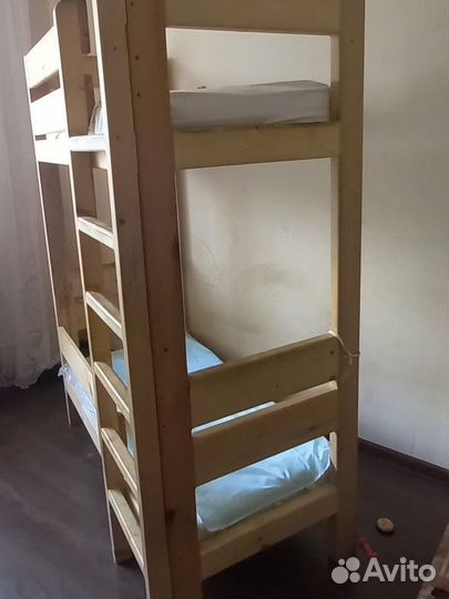 Кровать двухьярусная