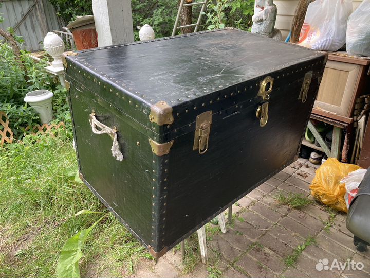 Сундук старинный
