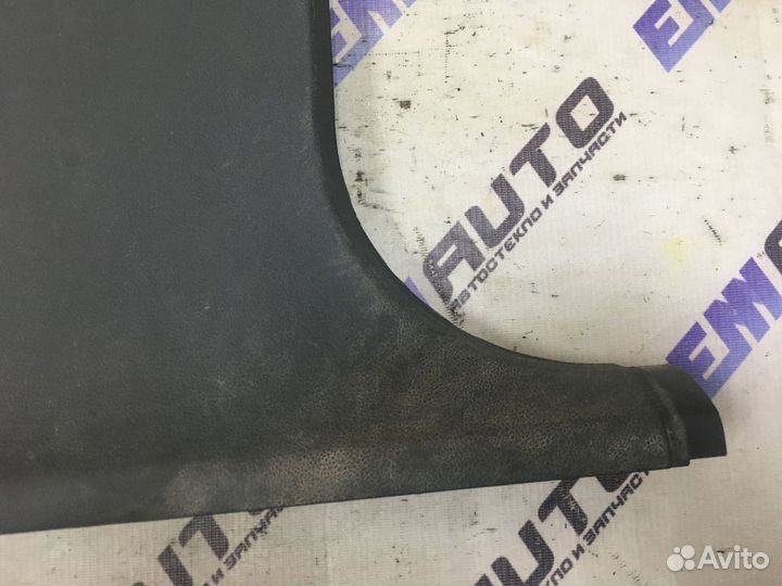 Накладка центральной стойки правая Форд Фокус 2