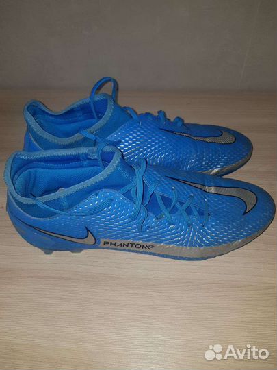 Футбольные бутсы Nike Phantom