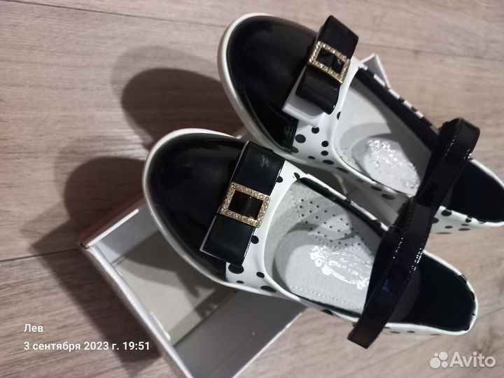 Сандалии для девочки новые