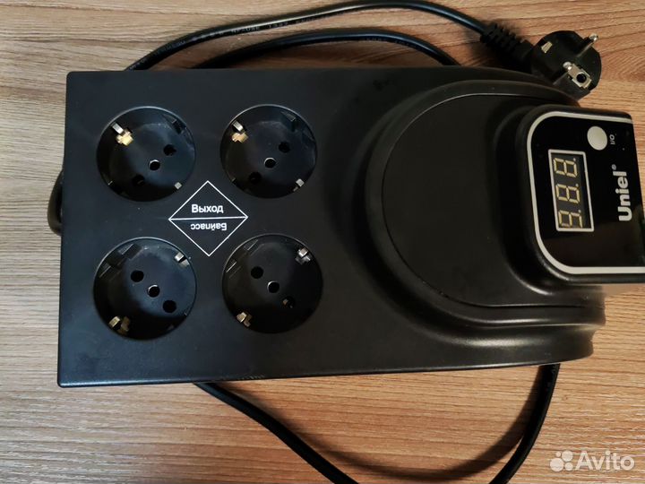 Стабилизатор напряжения Uniel U-SDT-1000/1