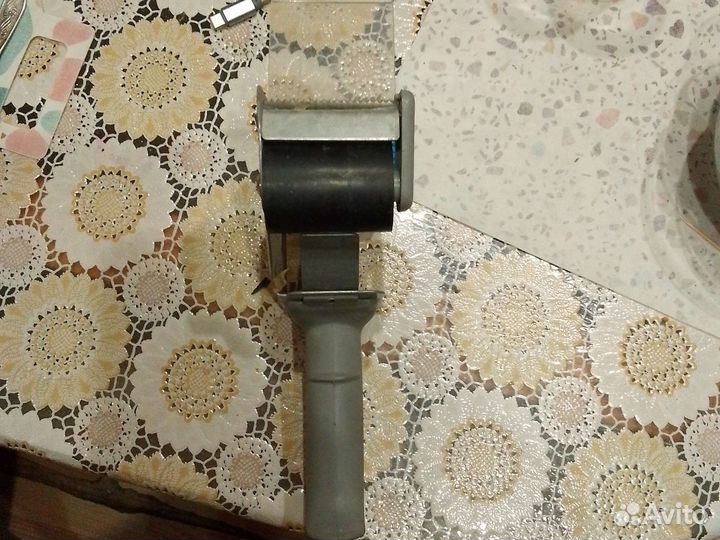 Диспенсер для скотча