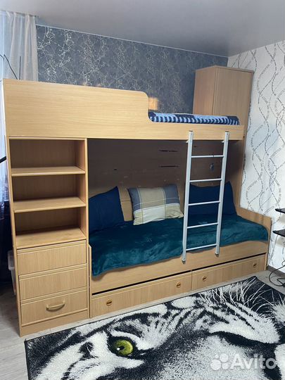 Двухъярусная кровать с матрасами