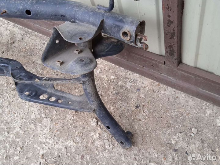 Задний подрамник Skoda Octavia A5