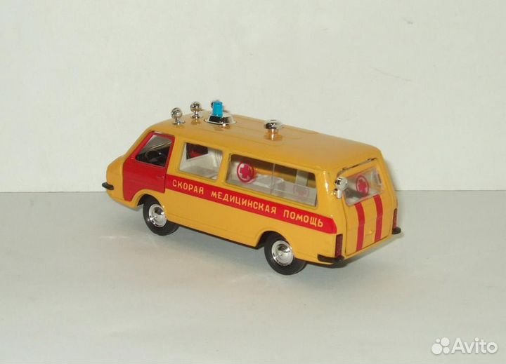 Раф 2203 Скорая помощь Желтая Агат Тантал 1:43