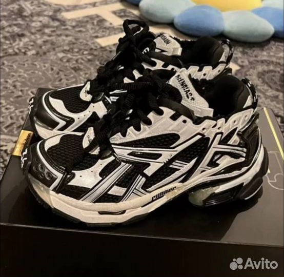 Balenciaga runner
