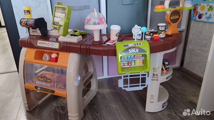 Касса и кукольный домик