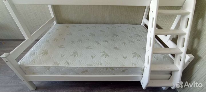 Двухъярусная кровать бу с матрасами