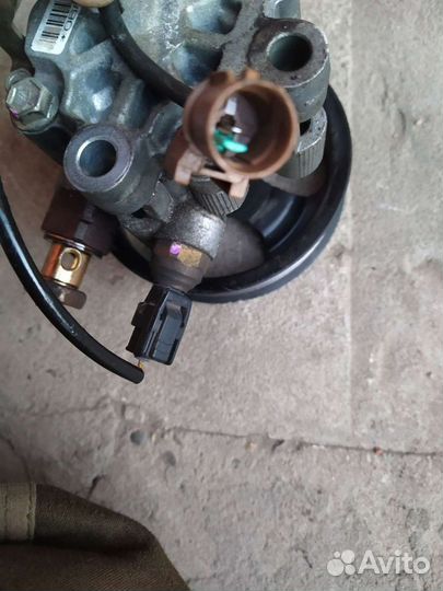 Насос гур на Mitsubishi Pajero 4 3.2L