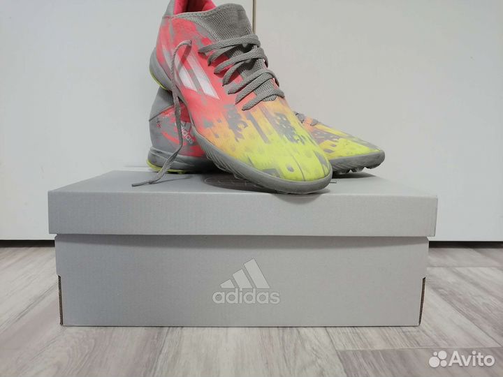 Футбольные бутсы adidas predator