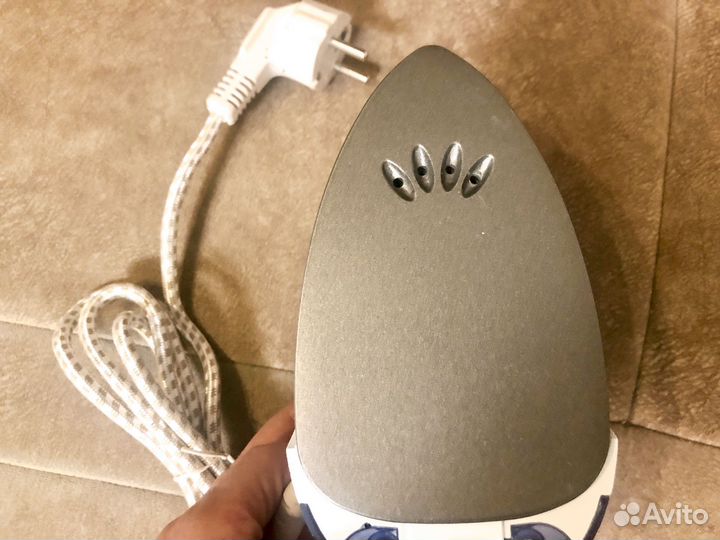 Утюги: большой Phillips и маленький дорожный