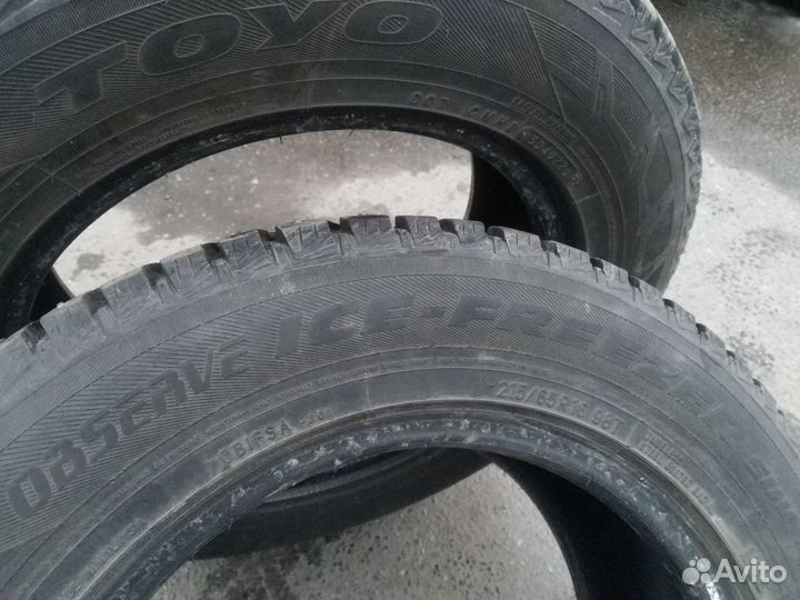 Toyo Observe Ice-Freezer SUV 215/65 R16