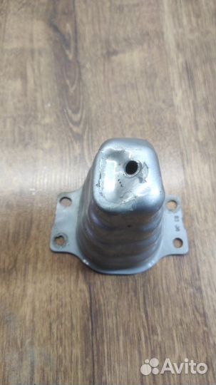 Кронштейн усилителя бампера задний левый Nissan