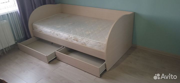 Кровать подростковая