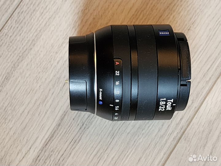 Carl Zeiss Touit 32mm F/1.8 fujifilm x-mount