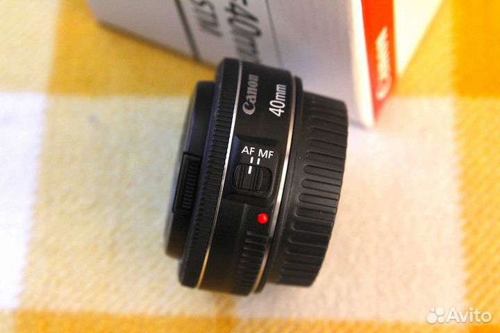 Canon EF 40mm f/2.8 STM